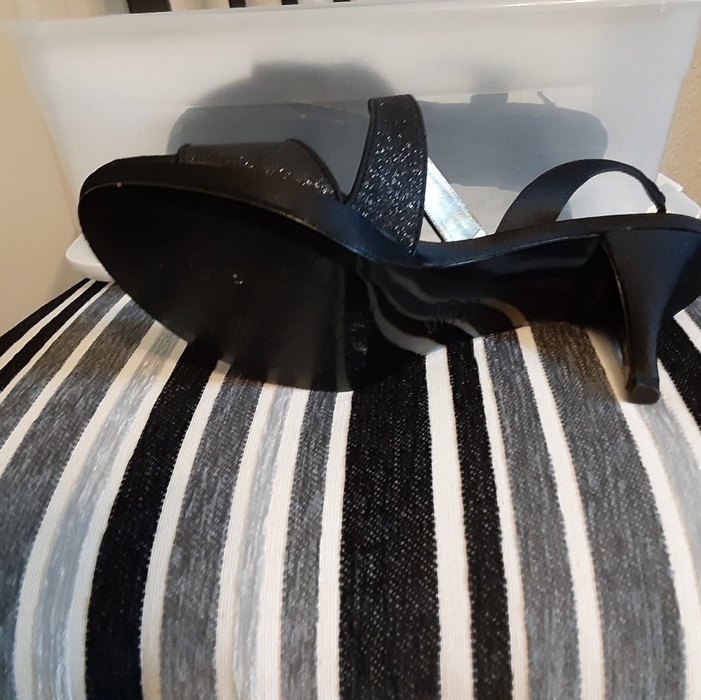Shoes - Picture 4 of 4